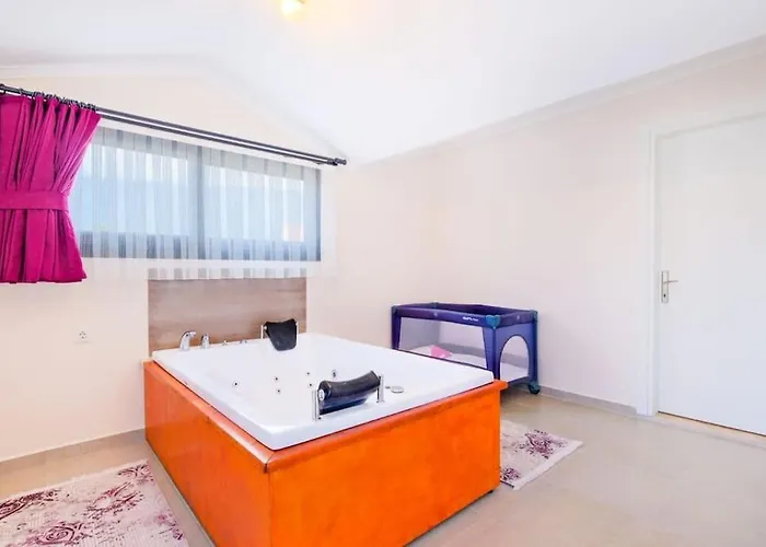 Simge 3+1 Oeluedeniz Villa