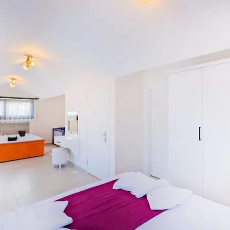 Simge 3+1 Oeluedeniz Villa Fethiye