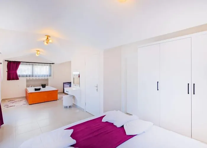 Simge 3+1 Oeluedeniz Villa Fethiye